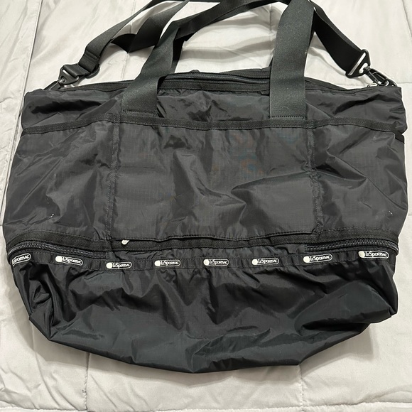 Brand new LeSportsac Dakota Medium Deluxe Overnight Bag - Picture 4 of 7